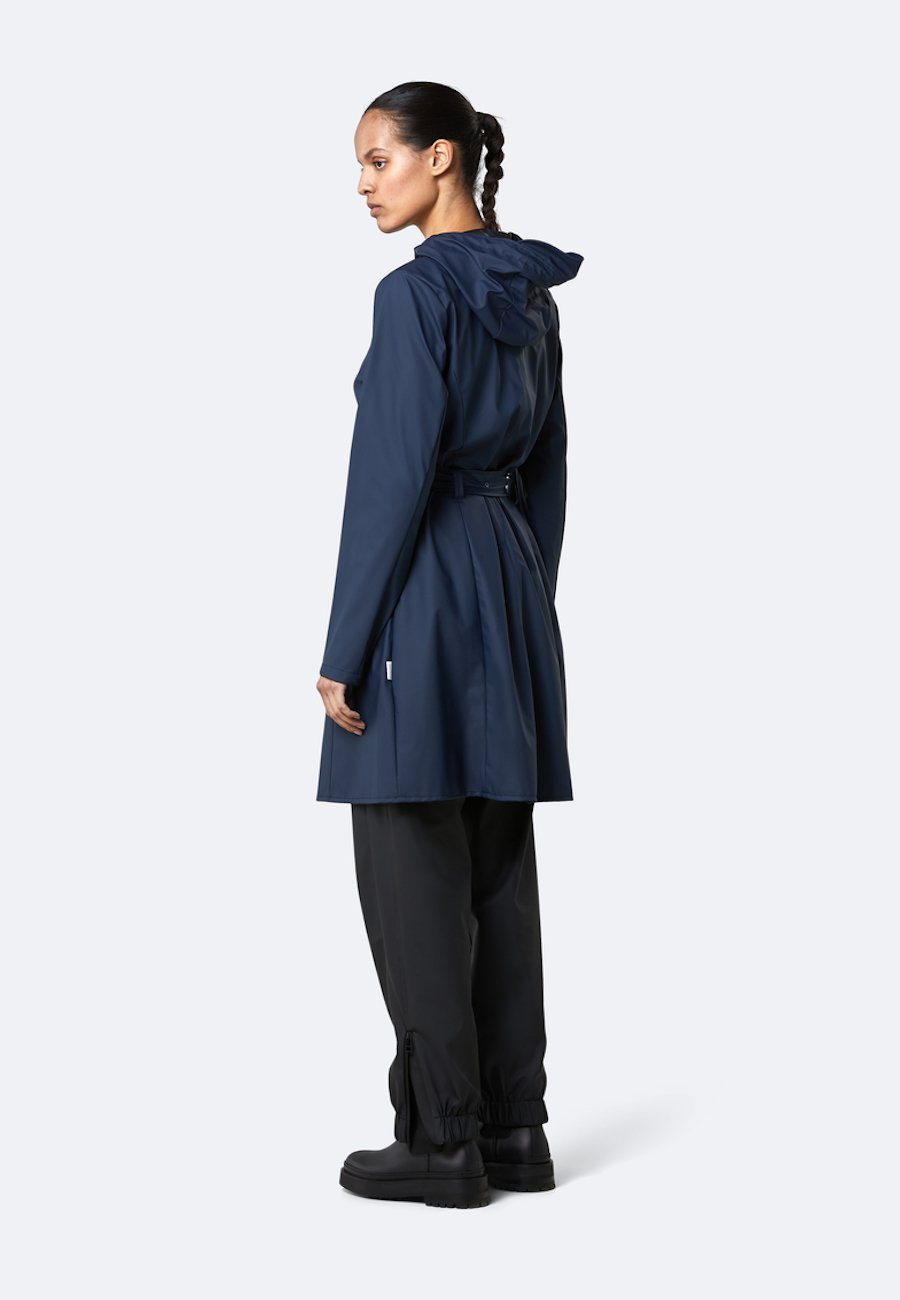 The CURVE JACKET from RAINS | Feminine, modern and suitable for all weather